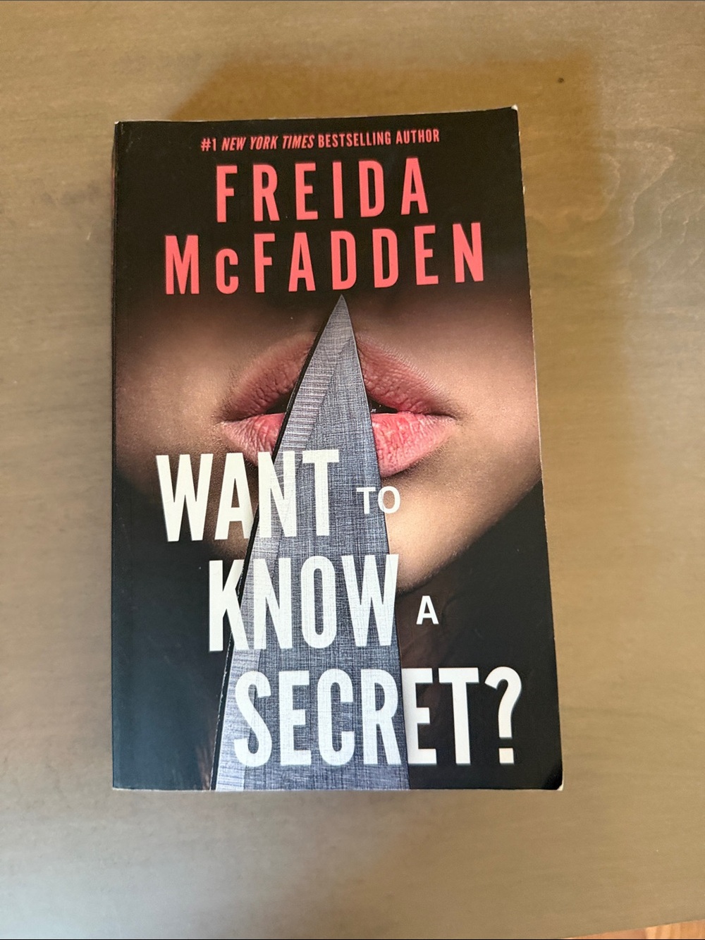 Freida McFadden "Want to Know a Secret?" Paperback - Black & Pink Cover. EUC